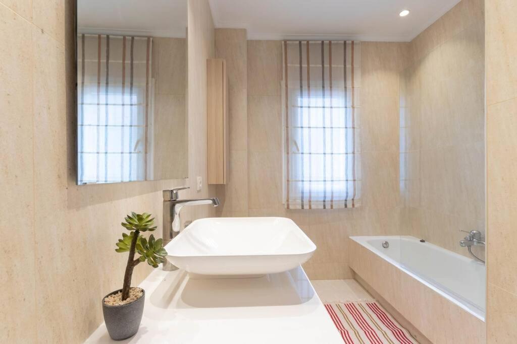 Apartamento Luxury Centro Bilbao Garaje Zewnętrze zdjęcie